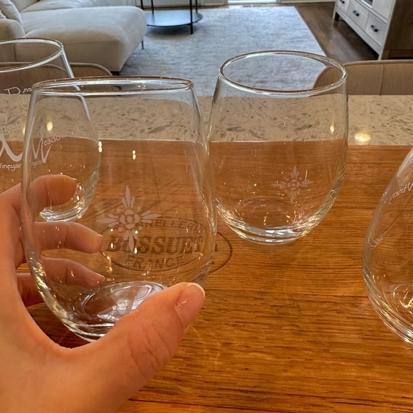 6 Stemless Wine Glasses - Picture 4 of 5
